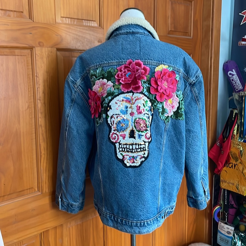 Levi Strauss Denim Sugar Skull Floral Dia de Los Muertos Sherpa Lined Jacket